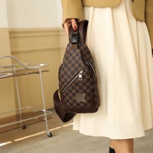 Louis Vuitton Replica Bags Texture: PU Style: Sports Popular Elements: Plaid Style: Sports Closed: Zipper