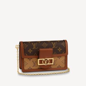 Louis Vuitton Replica Bags Texture: Cowhide Type: Messenger Bag Popular Elements: Printing Type: Messenger Bag Style: Fashion Closed: Package Cover Type