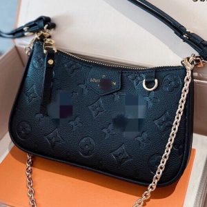 Louis Vuitton Replica Bags Texture: Cowhide Popular Elements: Embossing Style: Fashion Popular Elements: Embossing Closed: Zipper