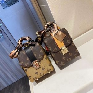 Louis Vuitton Replica Bags Brand: Louis Vuitton Texture: PU Type: Killer Bag Texture: PU Popular Elements: Printing Style: Fashion Closed: Lock Suitable Age: Youth (18-25 Years Old)