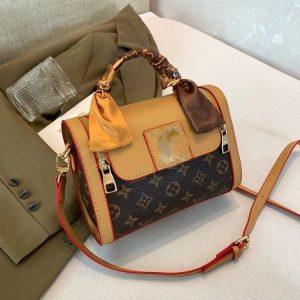 Louis Vuitton Replica Bags Texture: PU Type: Small Square Bag Popular Elements: Printing Type: Small Square Bag Style: Europe And America Closed: Zipper
