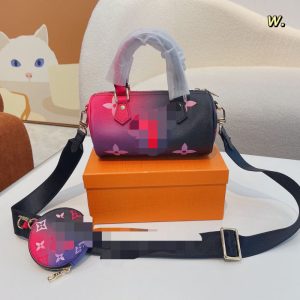 Louis Vuitton Replica Bags Texture: PVC Type: 27*15*5cm Popular Elements: Contrasting Colors Type: 27*15*5cm Style: Fashion Closed: Zipper