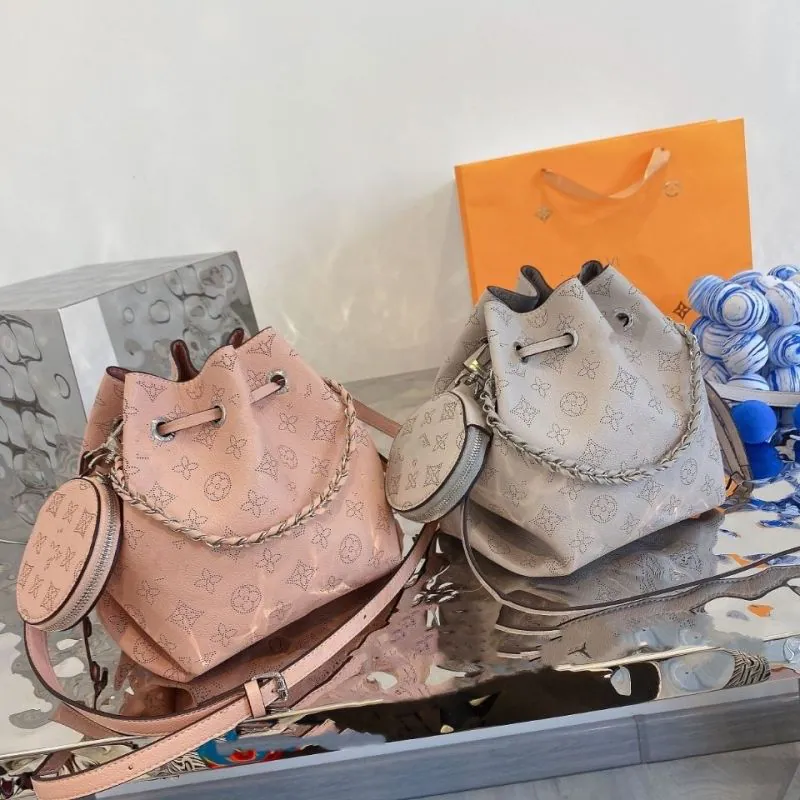 Louis Vuitton Replik-Taschen Textur: Rindsleder Typ: Mutter Tasche Beliebte Elemente: Aushöhlung Typ: Mutter Tasche Stil: Mode Geschlossen: Kordelzug