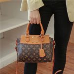 Louis Vuitton Replica Bags Texture: PU Type: Other Popular Elements: Printing Type: Other Style: Fashion Closed: Zipper