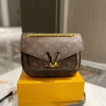 Louis Vuitton Replica Bags Texture: PVC Type: Messenger Bag Popular Elements: Postman Type: Messenger Bag Style: Fashion Closed: Package Cover Type