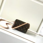 Louis Vuitton Replik-Taschen Textur: Rindsleder Typ: Kleine quadratische Tasche Beliebte Elemente: Druck Typ: Kleine quadratische Tasche Geschlossen: Reißverschluss