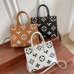 Louis Vuitton Replica Bags Texture: PU Type: Tote Popular Elements: Printing Type: Tote Style: Fashion Closed: Zipper