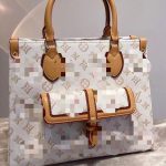 Louis Vuitton Replica Bags Texture: Cowhide Type: Tote Popular Elements: Printing Type: Tote Style: Fashion Closed: Zipper