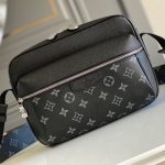 Louis Vuitton Replica Bags Texture: PVC Style: Fashion Closed: Zipper Style: Fashion