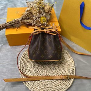 Louis Vuitton Replica Bags Texture : PVC Type : Sac Bucket Eléments populaires : Lettre Type : Sac Bucket Style : Fashion Fermé : Cordon de serrage Taille : 16*20cm