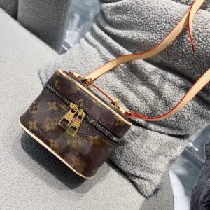 Louis Vuitton Replica Bags Texture: PU Popular Elements: Letter Style: Vintage Popular Elements: Letter Closed: Zipper