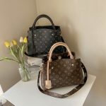 Louis Vuitton Replica Bags Texture: PU Type: Tote Popular Elements: Printing Type: Tote Size: 29*23*13cm Closed: Lock
