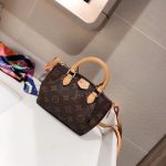 Louis Vuitton Replica Bags Texture: PVC Popular Elements: Sewing Thread Closed: Zipper Popular Elements: Sewing Thread