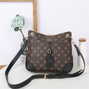 Louis Vuitton Replica Bags Texture: PU Type: Bucket Bag Popular Elements: Postman Type: Bucket Bag Style: Vintage Closed: Zipper Suitable Age: Youth (18-25 Years Old)