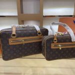 Louis Vuitton Replik-Taschen Textur: PVC Typ: Kleine quadratische Tasche Beliebte Elemente: Druck Typ: Kleine quadratische Tasche Stil: Vintage Geschlossen: Zip-Verschluss