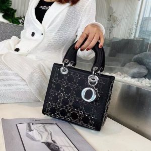 Dior Replica Bags/Hand Bags Texture: Cowhide Type: Diana Bag Type: Diana Bag Style: Fashion Closed: Magnetic Buckle