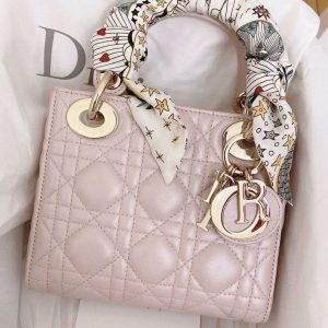 Dior Replica Bags/Hand Bags Brand: Dior Texture: Cowhide Texture: Cowhide Type: Diana Bag Popular Elements: Solid Color Style: Ethnic Closed: Package Cover Type