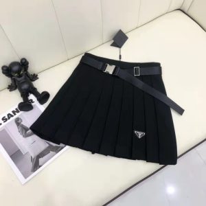 Prada Replica Clothing Pattern: Solid Color Material: Polyester Material: Polyester Main Fabric Composition: Polyester Fiber (Polyester) Main Fabric Composition 2: Polyester Fiber (Polyester) Skirt Type: Pleated Skirt Length: Short Skirt