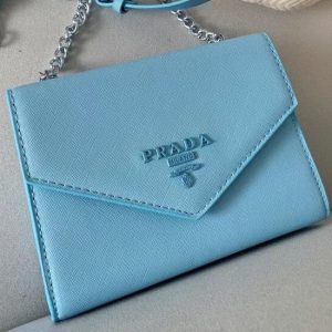 Prada Replica Bags/Hand Bags Texture: PVC Type: Envelope Bag Type: Envelope Bag Popular Elements: Solid Color Style: Fashion Closed: Magnetic Buckle Size: 21*14*2cm