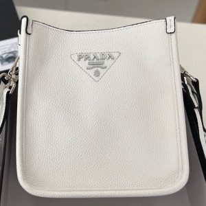 Prada Replica Bags/Hand Bags Texture: PU Type: Crescent Bag Type: Crescent Bag Popular Elements: Sewing Thread Style: Fashion Closed: Magnetic Buckle Size: 19*8*20cm
