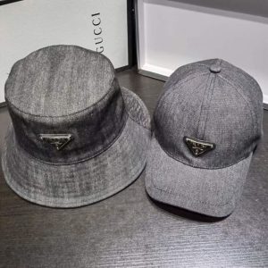 Prada Replica Hats Fabric Commonly Known As: Cotton Type: Baseball Cap Type: Baseball Cap For People: Couple Design Details: Old Pattern: Solid Color