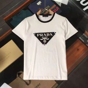 Prada Replica Men Clothing Fabric Material: Cotton/Cotton Ingredient Content: 71% (Inclusive)¡ª80% (Inclusive) Ingredient Content: 71% (Inclusive)¡ª80% (Inclusive) Collar: Crew Neck Sleeve Length: Short Sleeve Clothing Style Details: Printing Style: Leisure