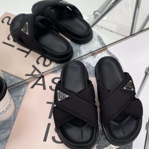 Prada Replica Shoes/Sneakers/Sleepers Brand: Prada Upper Material: Satin Upper Material: Satin Heel Height: Middle Heel (3cm-5cm) Sole Material: Rubber Craftsmanship: Glued Insole Material: Pvc