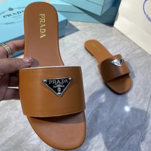 Prada Replica Shoes/Sneakers/Sleepers Upper Material: Genuine Leather Sole Material: Rubber Sole Material: Rubber Pattern: Solid Color Closed: Slip On Brands: Prada