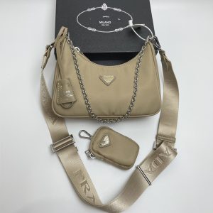 Prada Replica Bags/Hand Bags Bag Type: Small Square Bag Bag Size: Small Bag Size: Small Lining Material: Polyester Closure Type: Zipper Hardness: Soft Brands: Prada