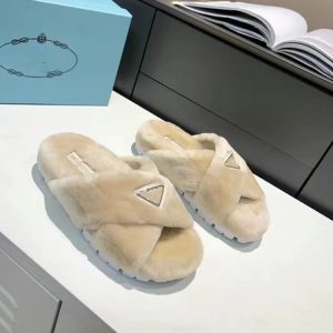Prada Replica Shoes/Sneakers/Sleepers Upper Material: Microfiber Sole Material: Rubber Sole Material: Rubber Lining Material: Faux Fur Brands: Prada