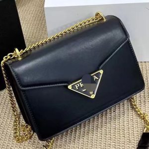 Prada Replica Bags/Hand Bags Texture: Microfiber Synthetic Leather Type: Envelope Bag Type: Envelope Bag Size: 22*15*9cm Style: Fashion Closed: Package Cover Type Suitable Age: Youth (18-25 Years Old)