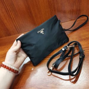 Prada Replica Bags/Hand Bags Texture: Nylon Type: Envelope Bag Type: Envelope Bag Popular Elements: Solid Color Style: Fashion Closed: Zipper Suitable Age: Youth (18-25 Years Old)