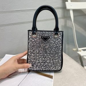 Prada Replica Bags/Hand Bags Bag Type: Sheet Music Package Bag Size: 16*5*18cm Bag Size: 16*5*18cm Lining Material: Polyester Cotton Bag Shape: Vertical Square Closure Type: Exposure Pattern: Solid Color