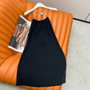 Prada Replica Clothing Fabric Material: Other/Other Ingredient Content: 91% (Inclusive)¡ª95% (Inclusive) Ingredient Content: 91% (Inclusive)¡ª95% (Inclusive) Style: Simple Commute / Minimalist Popular Elements / Process: Solid Color Combination: Single Type: A-Line Skirt