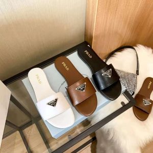 Prada Replica Shoes/Sneakers/Sleepers Style: Casual Toe: Round Toe Toe: Round Toe Pattern: Solid Color Lining Material: Sheepskin Upper Height: Low Top Brands: Prada