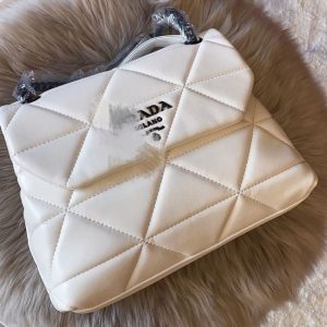 Prada Replica Bags/Hand Bags Texture: Cowhide Popular Elements: Plaid Popular Elements: Plaid Style: Fashion Closed: Lock