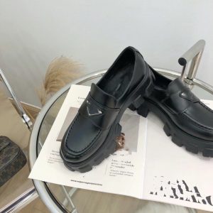 Prada Replica Shoes/Sneakers/Sleepers Toe: Round Toe Upper Material: Patent Leather Upper Material: Patent Leather Gender: Women Pattern: Solid Color Brands: Prada