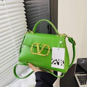 Others Replica Bags/Hand Bags Material: PU Bag Type: Small Square Bag Bag Type: Small Square Bag Bag Size: Middle Lining Material: Polyester Bag Shape: Horizontal Square Closure Type: Package Cover Type