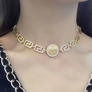 Versace Replica Jewelry Brand: Versace Chain Material: Other Chain Material: Other Pendant Material: Alloy Style: Vintage Whether To Wear A Pendant: Pendant