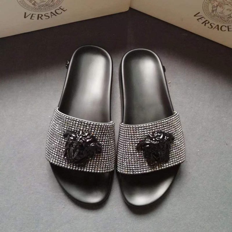 Versace Replica Shoes/Sneakers/Sleepers Brand: Versace Upper Material: Top Layer Cowhide (Except Cow Suede) Upper Material: Top Layer Cowhide (Except Cow Suede) Sole Material: Rubber Heel Style: Flat Heel Style: Casual Craftsmanship: Sticky