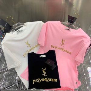 YSL Replica Men Clothing Fabric Material: Cotton/Cotton Ingredient Content: 96% (Inclusive) - 100% (Exclusive) Ingredient Content: 96% (Inclusive) - 100% (Exclusive) Popular Elements: Printing Letters Clothing Version: Conventional Style: Simple Commuting / Simple Length/Sleeve Length: Regular/Short Sleeve