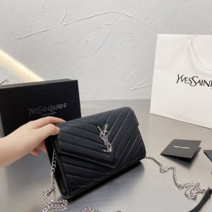 YSL Replica Bags/Hand Bags Brand: YSL Texture: Cowhide Texture: Cowhide Type: Envelope Bag Popular Elements: Envelope Style: Fashion Closed: Magnetic Buckle