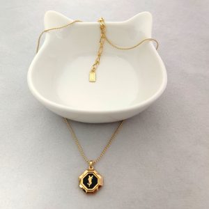 YSL Replica Jewelry Material: Agate Style: Women Style: Women Modeling: Geometric Hexagon Chain Style: Clavicle Chain Extension Chain: Below 10cm Brands: YSL