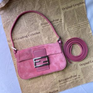Fendi Replica Bags/Hand Bags Bag Type: Baguette Bag Size: 19*11*3cm Bag Size: 19*11*3cm Lining Material: Sheepskin Bag Shape: Horizontal Square Type: Women'S Handbag Brands: Fendi