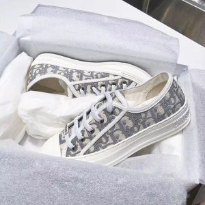 Dior Replica Shoes/Sneakers/Sleepers Toe: Round Toe Upper Material: Canvas Embroidery Upper Material: Canvas Embroidery Gender: Female Pattern: Letter Sole Material: TPR Lining Material: Pig Skin