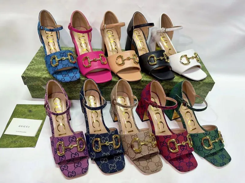 Nouvelles sandales d'été Gucci sur le marché