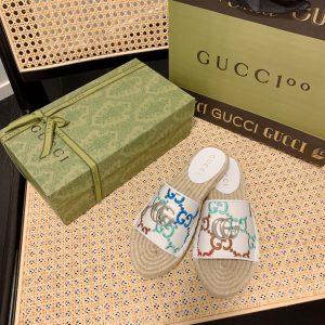 2022 early spring Gucci Gucci classic logo Gucci women's quilted genuine leather double GG lightweight straw thick-soled platform fisherman slippers. Synchronized with the official website