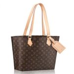 Contrefaçon Louis Vuitton faux LV ALL-IN PM Bag Monogram Canvas M47028 BLV446. Une étude du chic minimaliste