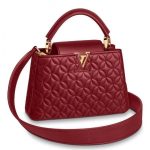 Knockoff Louis Vuitton gefälschte LV Capucines BB Tasche In Steppung Lammfell M55360 BLV819. Die elegante Steppung dieser Capucines BB Handtasche greift auf subtile Weise das Monogram Flower Design auf