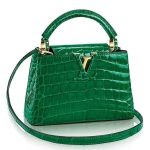 Contrefaçon Louis Vuitton LV Capucines Mini Crocodile Bag N92831 BLV805. Ce précieux sac Capucines Mini est réalisé en cuir gaufré au crocodile.